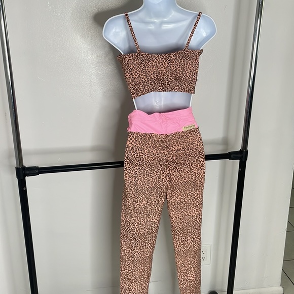 Workout set  🙌🔥 - Picture 6 of 9